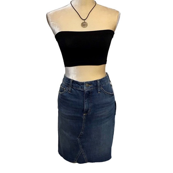 Universal Thread Dresses & Skirts - ❌SOLD❌ Universal Thread NWT Mini Jean Skirt Women 8/29